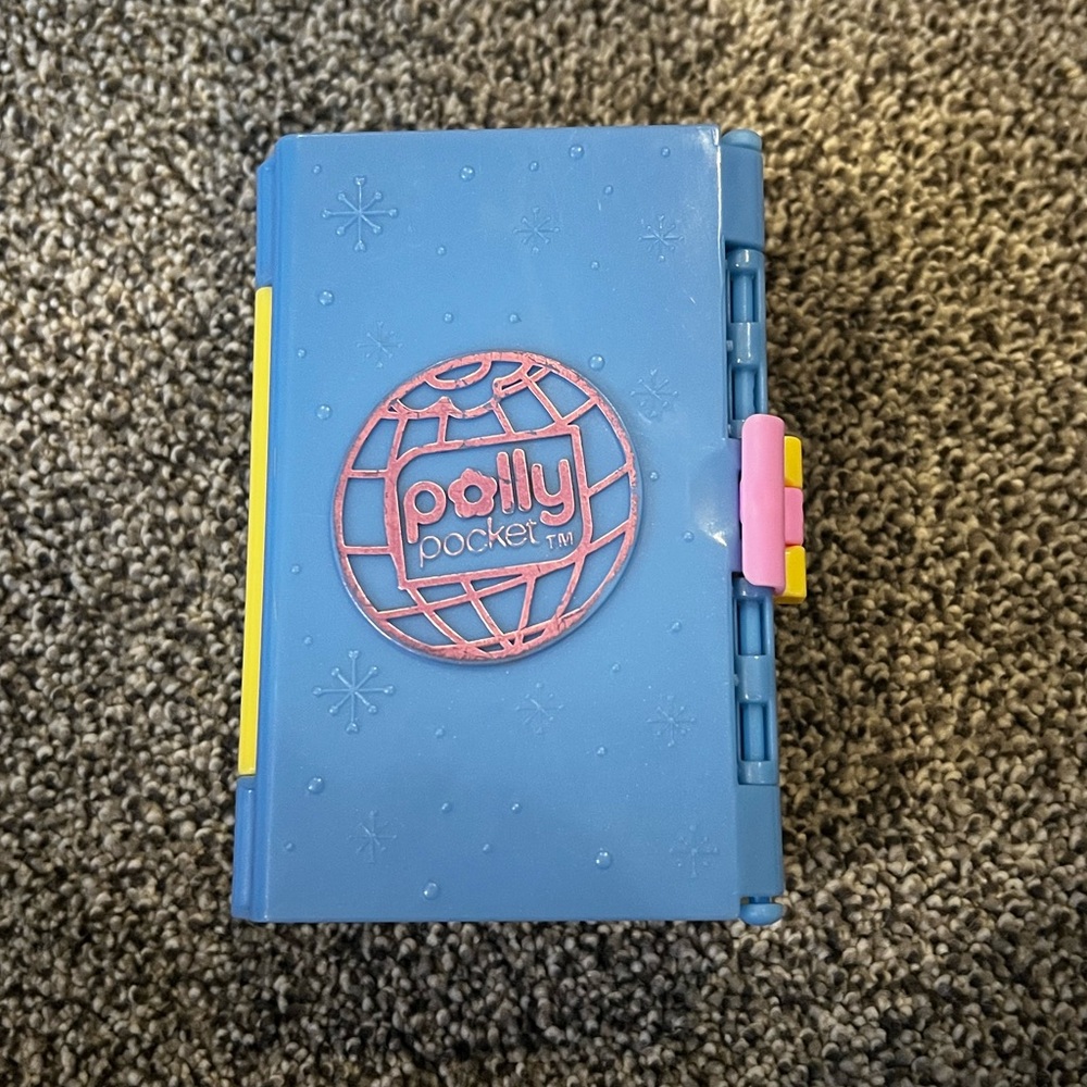 2009 Polly Pocket Adventure Winter Igloo Box